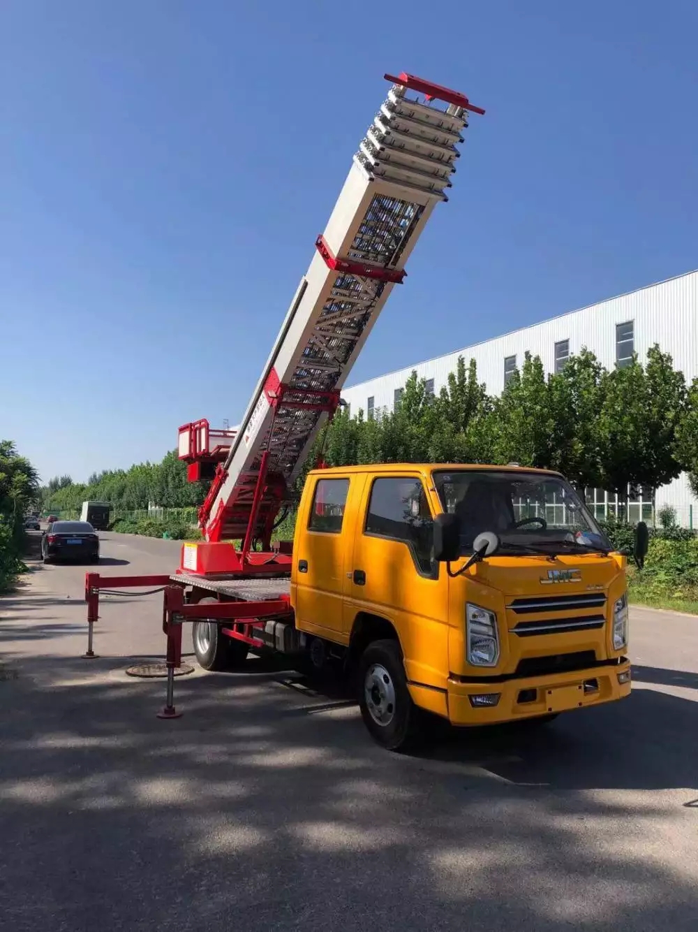 三都附近的云梯车出租服务：轻松解决高空作业需求