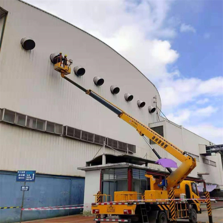 三都高空作业车出租服务：专业广告牌安装解决方案